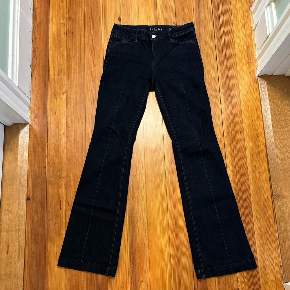 WHBM size 2 skinny flare dark wash